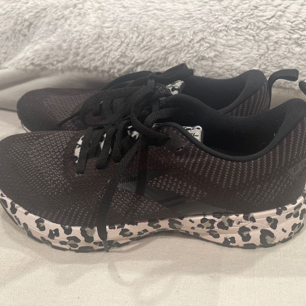 Brooks revel size 7.5